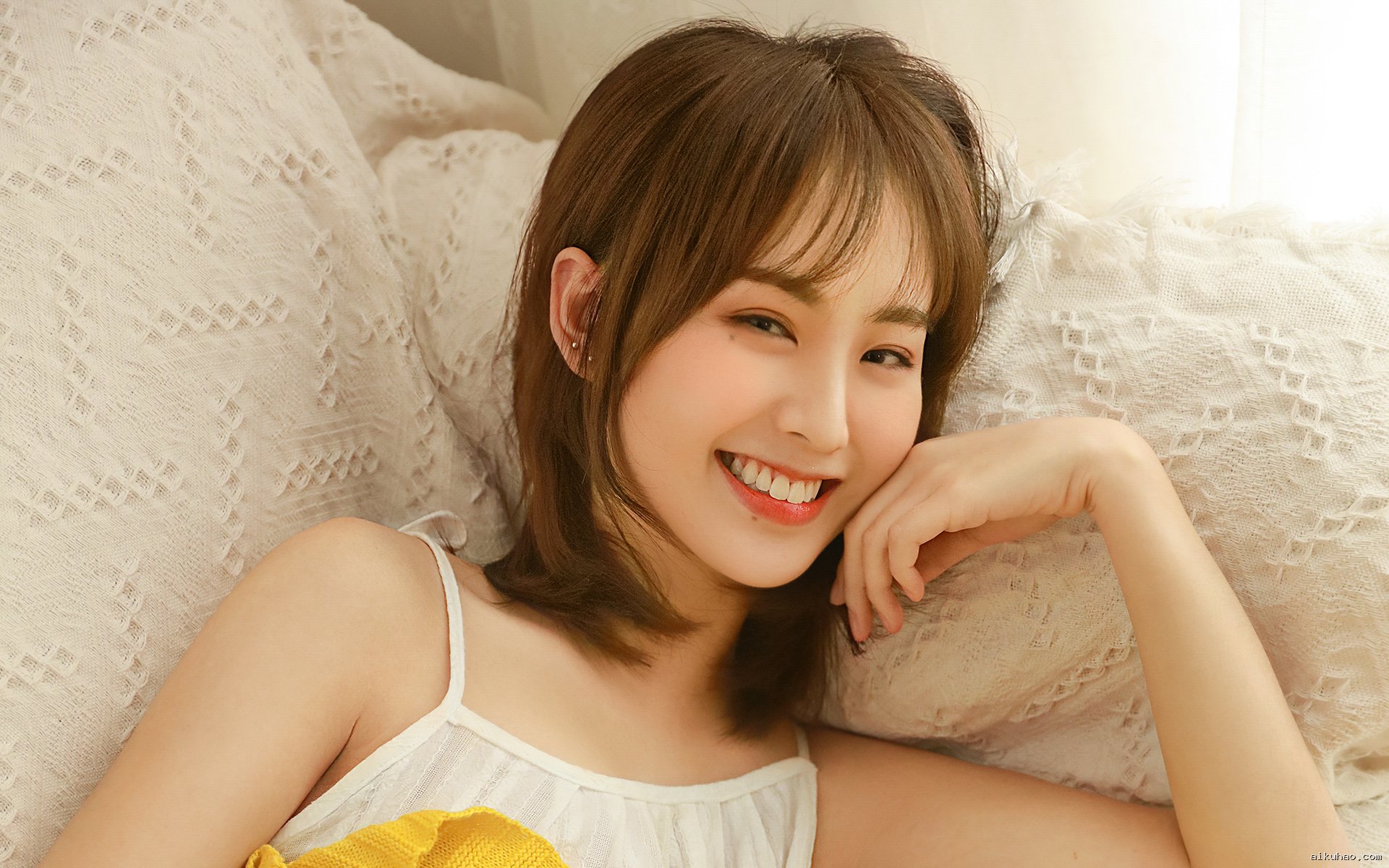 可爱美女高清桌面