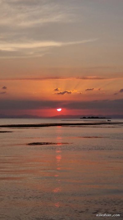 太阳下山的海边美景